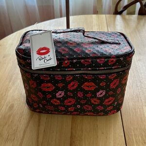 Black and Red Lip Print Cosmetic Bag